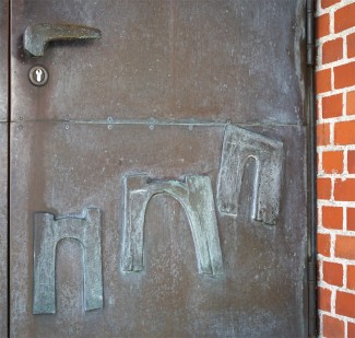 Tür der Offenbarungskirche
