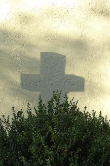 Schatten eines Kreuzes