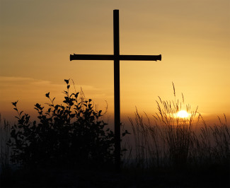 Kreuz beim Sommenuntergang