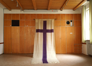 Kirchturmfahne im alten Gemeindesaal