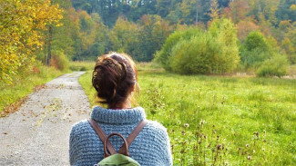 Frau beim Wandern